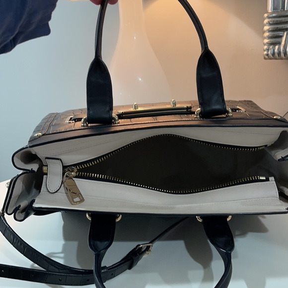 Beautiful Coach Black Croc Embossed Swagger Bag - Picture 4 of 6